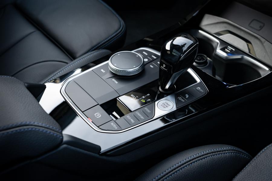 Детали интерьера BMW 118i M Sport (F40) 2019 года  (UK) (фото 20 из 43)